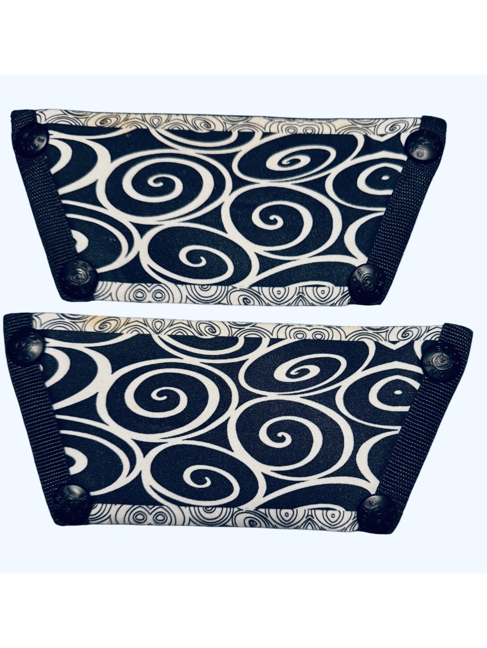 Onesole Black and White Topper L